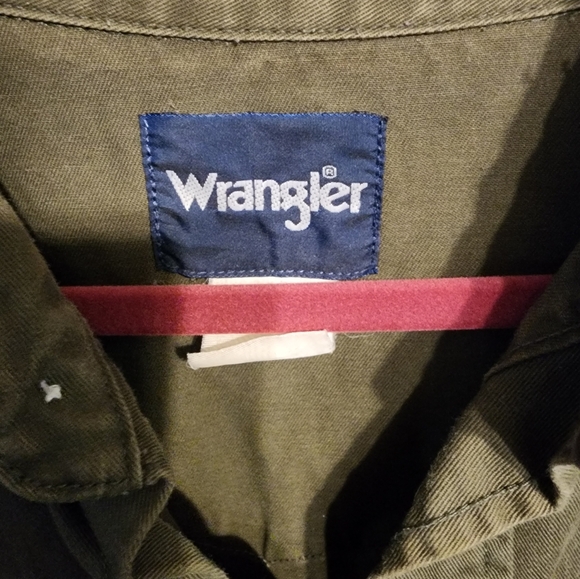 Wrangler pearl snap long sleeve button down. - Picture 7 of 7